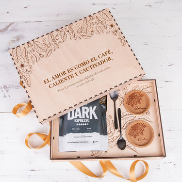 Juego de café KLASIK en caja de madera y con diseño personalizado 
