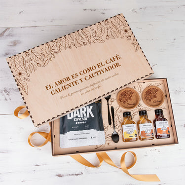Juego de café PREMIUM en caja de madera y con diseño personalizado 